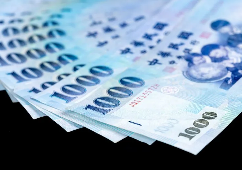 中央銀行啟動新台幣鈔券改版，將揮別過去鈔券上的小學生等圖案。僅為情境配圖，shutterstock