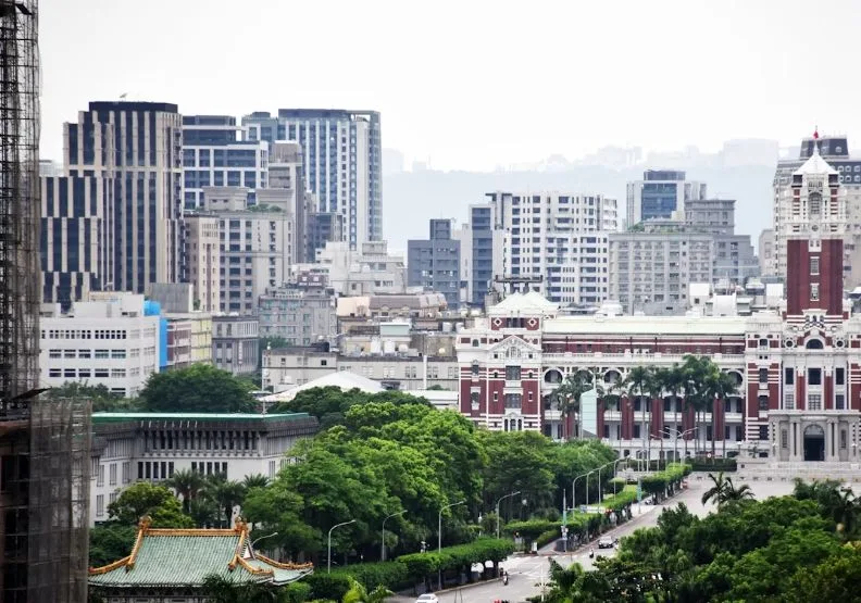 僅靠信用管制打房可能加劇市場扭曲，長期需搭配供給面改革。／僅為情境圖，取自unsplash