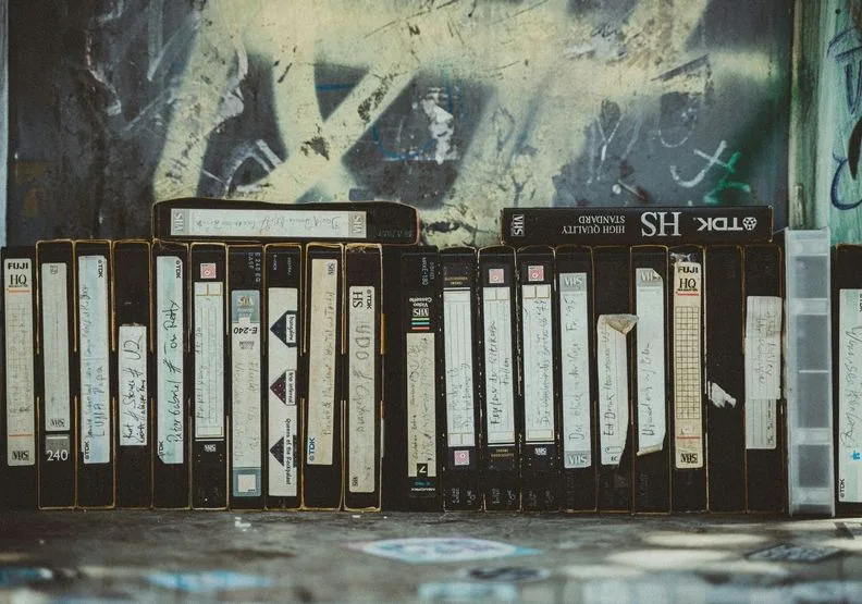錄影帶曾經有一段輝煌的歷史，其中磁帶的內容可能將永遠消失。unsplash