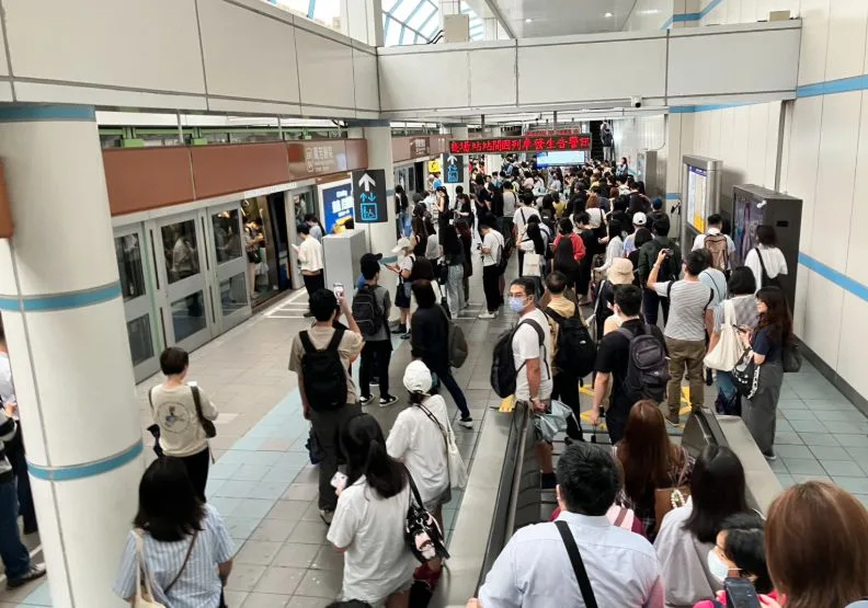 台北捷運文湖線今早異常，影響列車運行。遠見編輯部