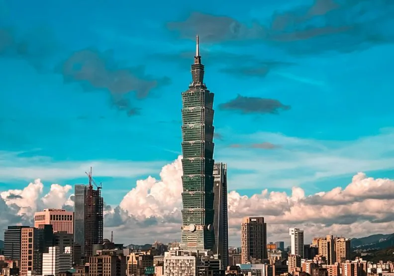 台北101大樓一景。取自Unsplash。攝影者Louis Wen。