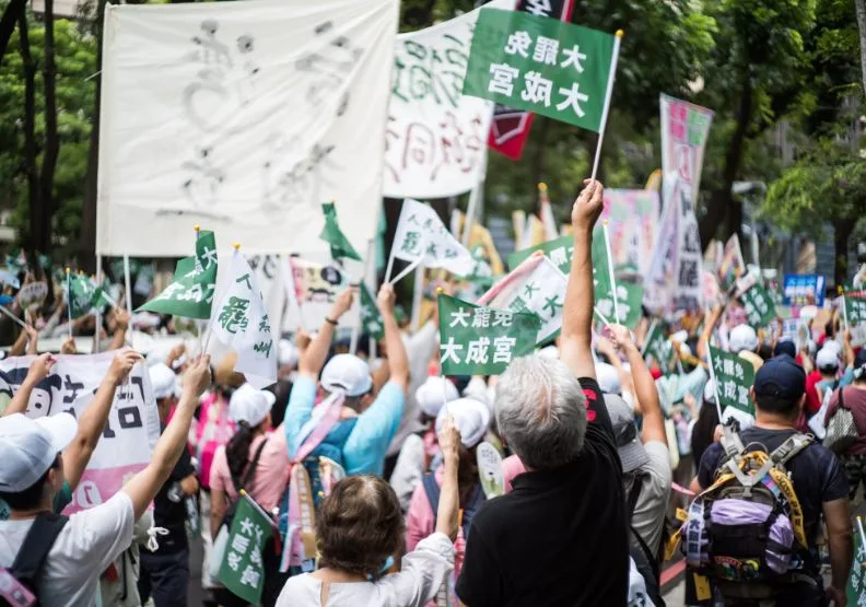 823罷免、核三公投如何反映出台灣現在的政局？取自「中二解顏·罷免顏寬恒」臉書粉專