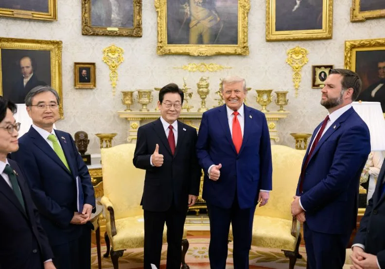 韓國總統李在明（後左）、美國總統川普（後右）。取自X@WhiteHouse