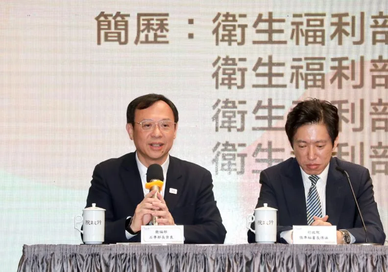 衛福部長石崇良（左）。張智傑攝