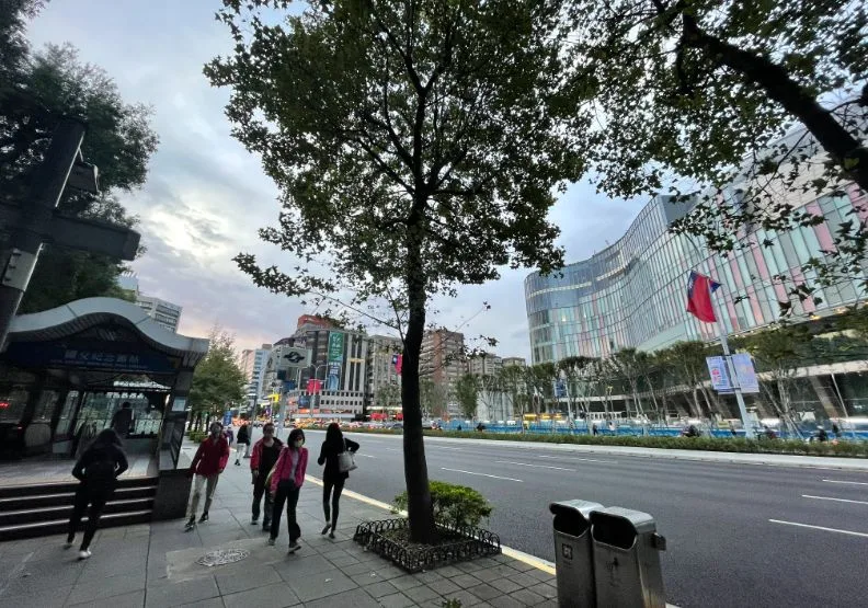 大巨蛋周邊商辦帶起商圈經濟。台灣房屋提供