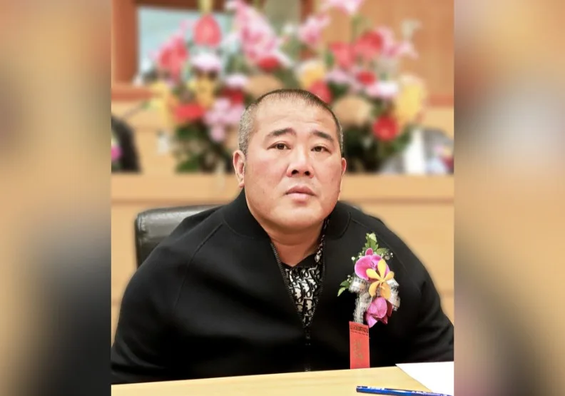 曾為職業棒球假球案服刑出獄的無黨籍嘉義縣議員「雨刷」蔡政宜。wikimedia commons by 內政部