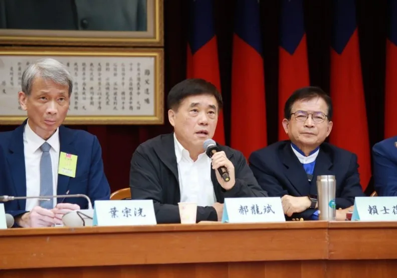 前台北市長郝龍斌（中）。取自臉書@郝龍斌