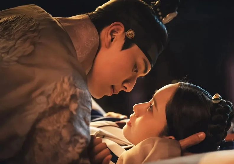 潤娥和李彩玟在《暴君的廚師》中有非常精彩的互動。Netflix