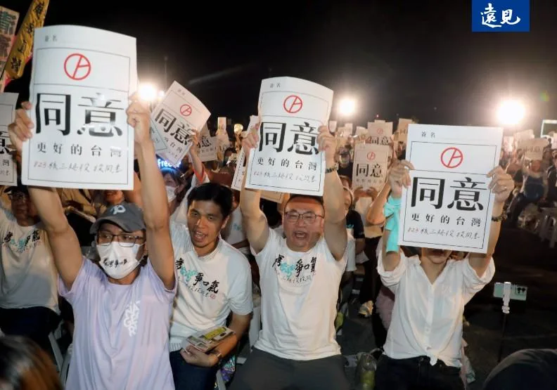 調查顯示，在經濟壓力與政治分裂下，民眾展現矛盾心態：既渴望穩定，又深感不滿。張智傑攝