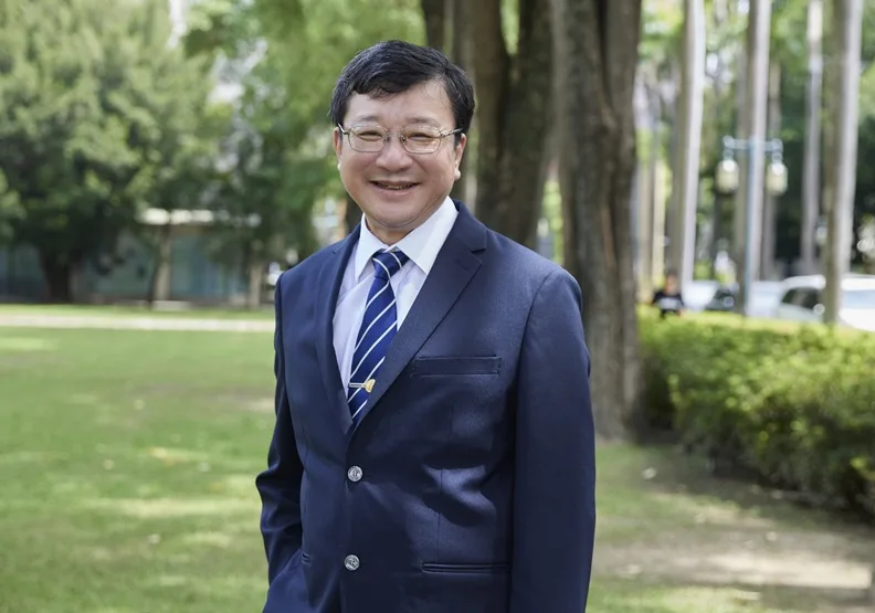 國立虎尾科技大學校長張信良打造「大學城」，將教育與生活融合，讓大學成為區域活水，也成為學生邁向未來人生的美好起跑點。 