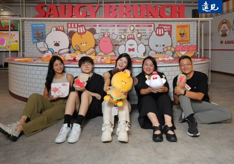 dtto friends團隊製作圖文內容時，形式上主打短、輕、薄，讓觀眾輕鬆消化；內容上，則探索能讓讀者能夠產生共鳴的議題。圖中為Dcard IP總監施又寧。黃菁慧攝