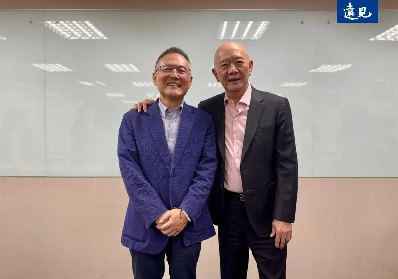 特力集團總裁何湯雄（右）與特力屋總經理張栢青（左）。吳婉瑜攝