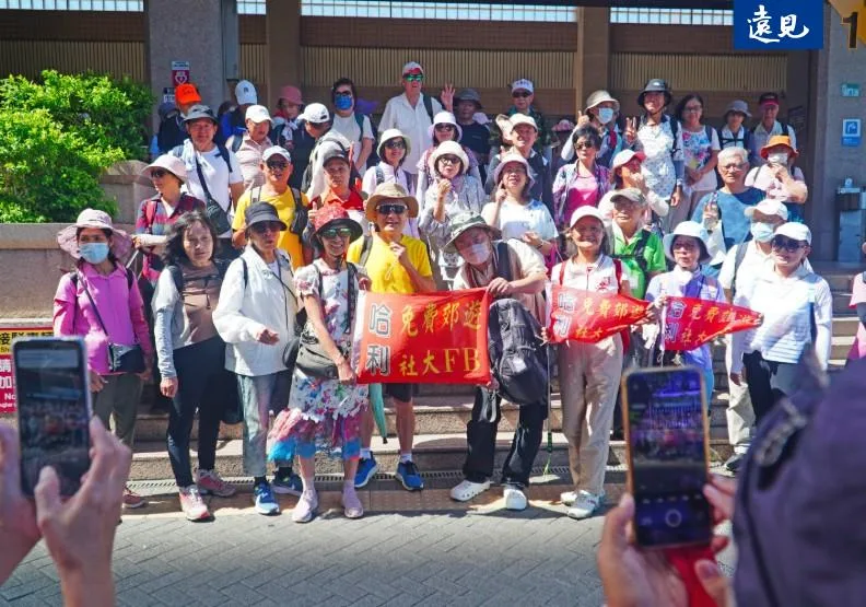 風靡長輩圈的「哈利免費郊遊團」，每天在臉書公告行程，不收費、不報名，想來就來、想走就走。陳之俊攝