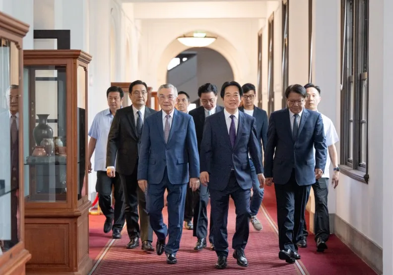 總統府資政林信義（第2排左1）將第三度代表台灣與會APEC。總統府提供