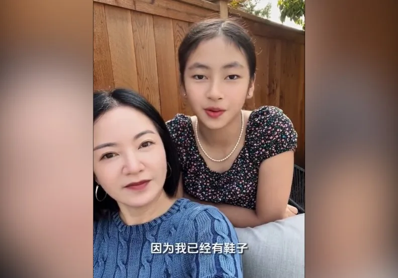 藝人阿雅與女兒談買鞋的話題，最近意外成了社群熱門話題。取自阿雅微博