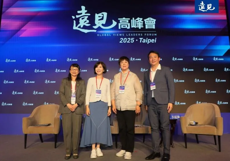 文藻外語大學校長莊慧玲（左起）、台達品牌長暨台達電子文教基金會副董事長郭珊珊、台積電企業永續資深副總經理何麗梅、 《遠見雜誌》副社長兼智庫總編輯李建興，共同探討永續浪潮的策略與行動。蘇義傑攝