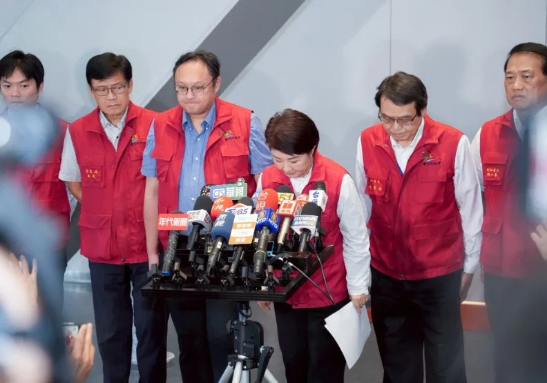 台中市政府3局處首長因執行非洲豬瘟防疫不力去職，台中市長盧秀燕今天公開鞠躬道歉。取自台中市政府網站