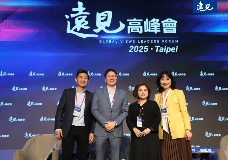 Rocketindo（印尼火箭）創辦人暨執行長劉仕豪（左起）、全宇生技董事長彭士豪、泰國—台灣（BDI）科技學院董事長張玲琴、財經節目主持人陳鳳馨，針對開拓東協市場給予建議。張智傑攝