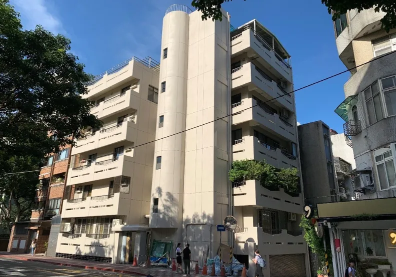 老屋外牆拉皮，煥然一新。(臺北市都市更新處提供)