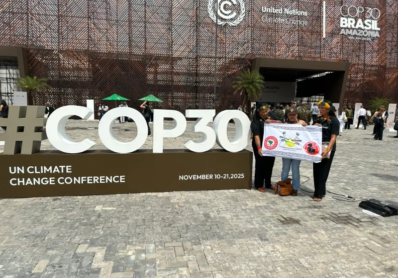COP30巴西貝倫現場，不時可見氣候倡議者提出訴求。李堅明提供