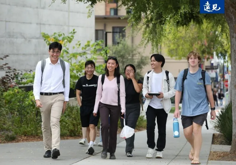 加州大學柏克萊分校校長理查．萊昂斯表示，優秀學生是否願意「提攜周圍的人」，是學校看重的特質。張智傑攝
