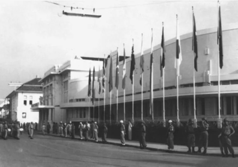 1955年4月，第三世界國家在印尼萬隆（Bandung）召開首次「非白人國際會議」。取自維基百科