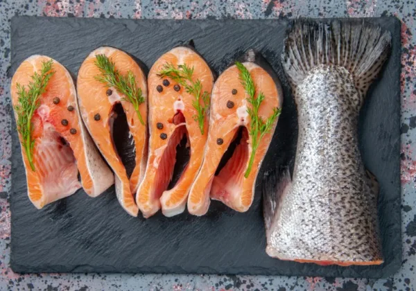 養殖鮭魚Omega-3下降還能吃？魚類怎麼挑？魚油吃法一次看