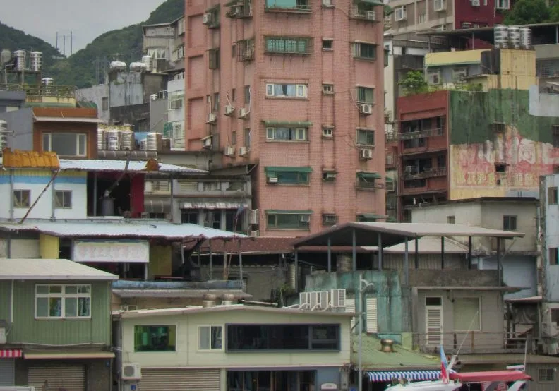 胡偉良觀點：台灣不能再用運氣住在老屋裡。／僅為情境圖，取自unsplash