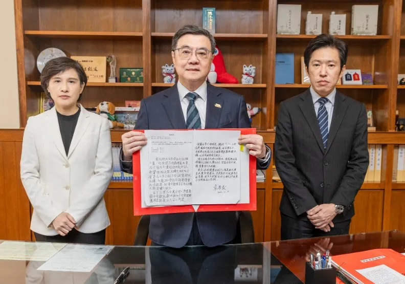 針對立法院11月14日三讀通過的財政收支劃分法修正案，行政院長卓榮泰決定不予副署本次修法。取自臉書＠卓榮泰