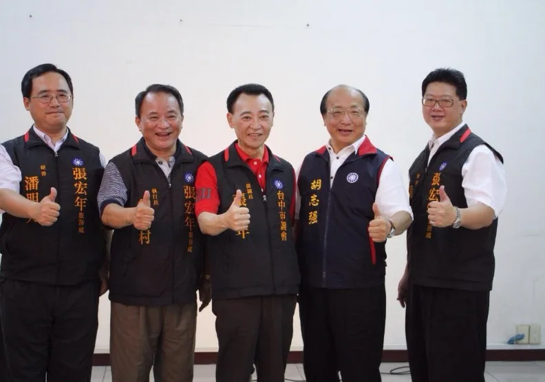 前台中市議長張宏年（中）今天上午逝世。取自臉書@張宏年加油YA 