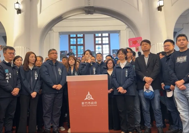 高虹安今天回到新竹市政府辦理復職手續。取自高虹安臉書直播畫面