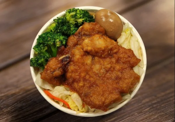 北車台鐵便當「僅1家排爆」台灣排骨冠軍強在哪？8門市老饕口味一次看