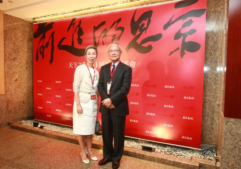 和信醫院院長黃達夫（右）與夫人楊弘美鶼鰈情深（圖為兩人2012年9月11日參加天下文化30週年感恩茶會）。天下文化提供