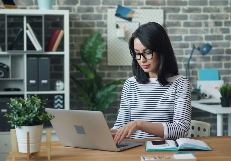 《節省工時的100種方法》／僅為情境圖，取自unsplash