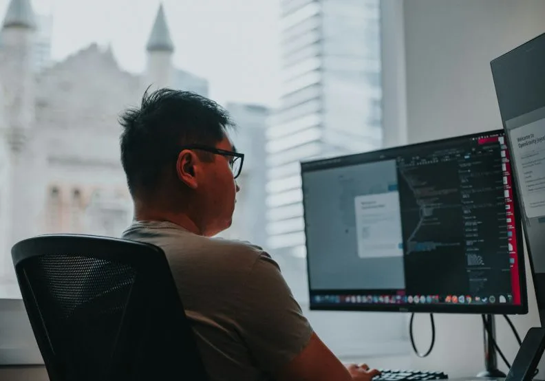 《5年內打造1億資產的逆襲方程式》／僅為情境圖，取自unsplash