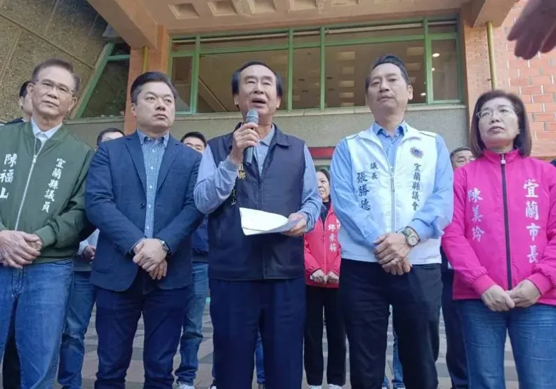 宜蘭地方人士擔心高鐵延伸宜蘭計畫生變，藍綠政治人物今天站出來力挺高鐵建設。取自聯合新聞網，戴永華攝