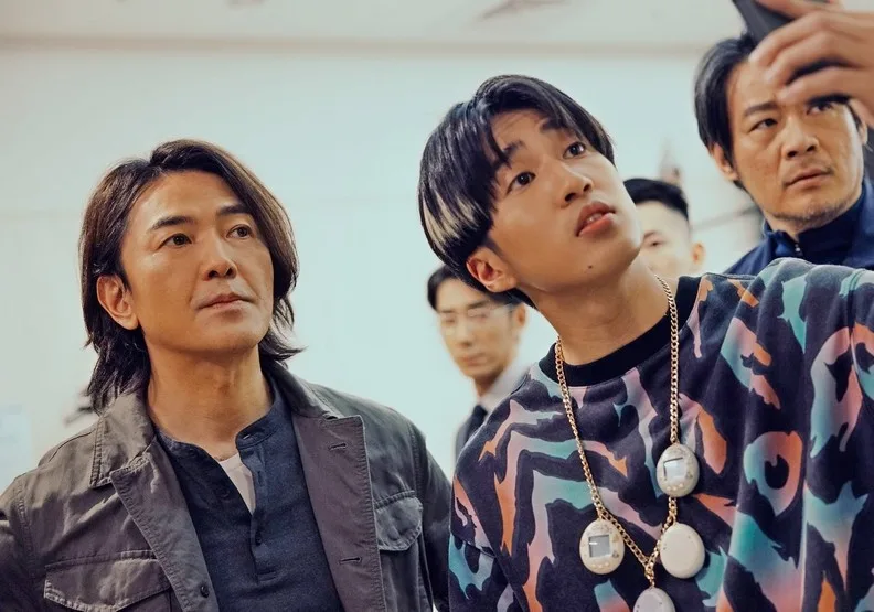 《百萬人推理》由鄭伊健與婁峻碩主演。Netflix