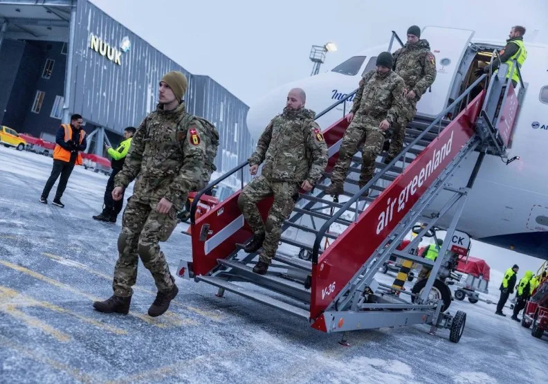歐洲多國向格陵蘭派遣軍事人員，參與丹麥發起的「北極耐力」（Arctic Endurance）軍演。取自X@forsvaretdk
