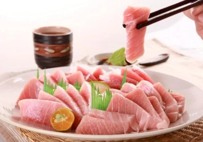 全程以-50度C，超低溫冷鏈技術保存，以最大程度鎖住鮪魚鮮度與營養。政澄水產提供