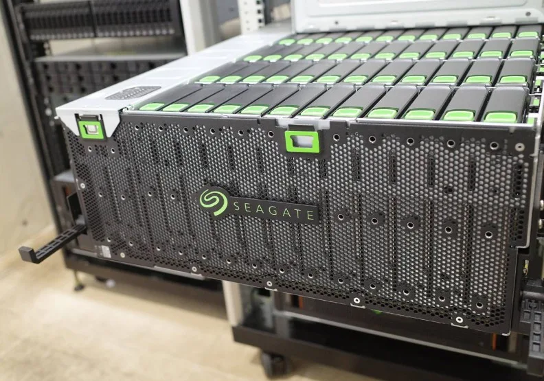 希捷（Seagate）27日盤後公布上季財報與本季展望均優於市場預期。取自臉書@Seagate 