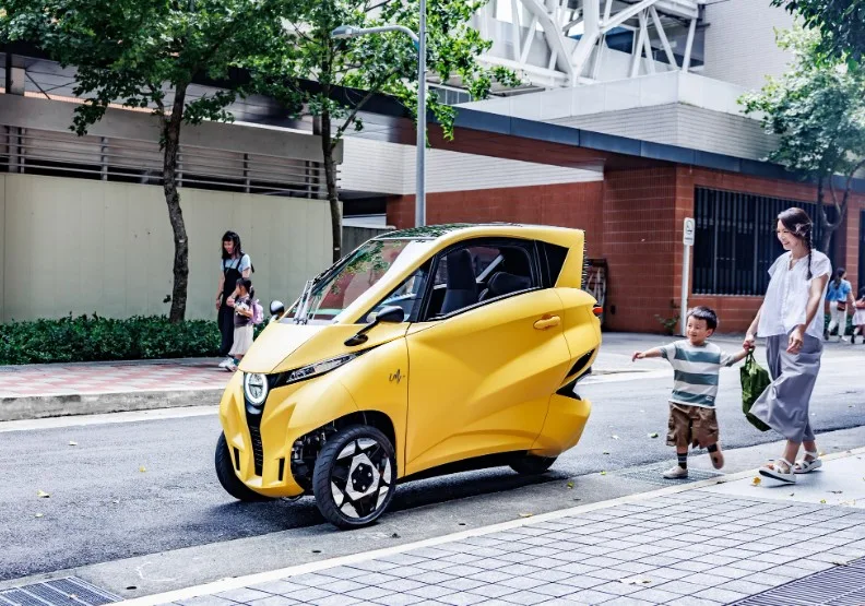 交通部擬開放具封閉式車室及方向盤式轉向系統的三輪機車（駕艙機車）。取自臉書@Lean Mobility