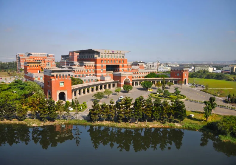 位於桃園航空城核心的開南大學，以「跨域整合、實務導向、國際化治理」為主軸，走出一條前瞻性的轉 型路徑