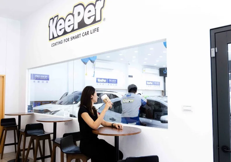 在日本擁有6500家汽車美容店的龍頭業者KeePer。KeePer提供