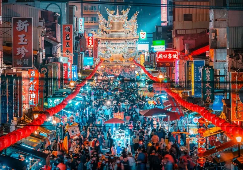 走春懶人包：全台人氣老街大盤點。／僅為情境圖，取自unsplash