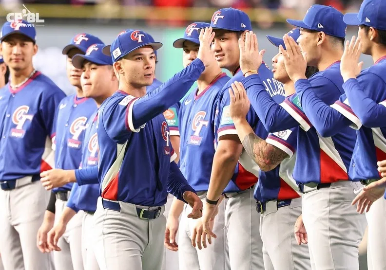 台灣對捷克一戰，打擊終於有所回溫，Stuart Fairchild擊出一支滿貫砲。CPBL