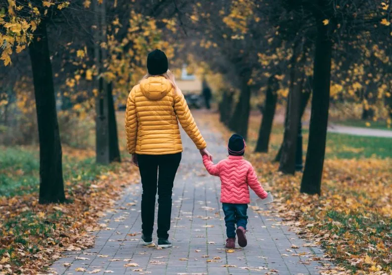 《一本你希望父母讀過的書》／僅為情境圖，取自unsplash