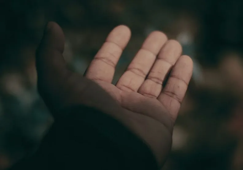 《富人們不說，卻默默在做的人脈成功秘笈》／僅為情境圖，取自unsplash