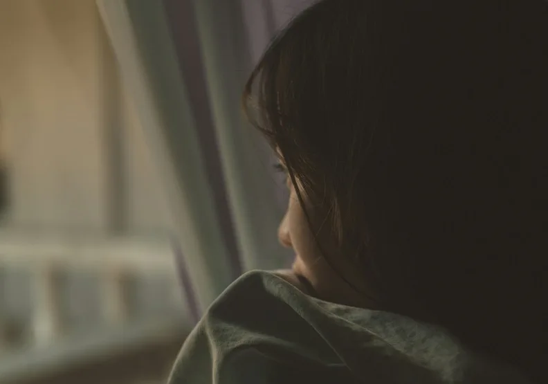 有焦慮問題的青少年們相互取暖，可能會更加憂鬱。unsplash