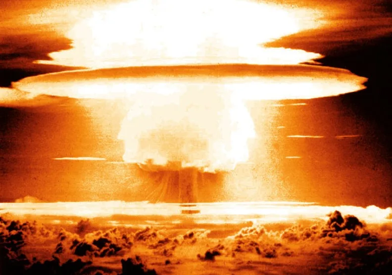 圖為1954年，美國引爆了最大口徑核武Castle Bravo所產生的蘑菇雲。wikimedia commons by Federal government of the United States