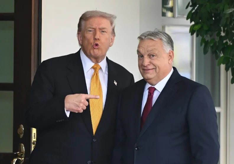 匈牙利總理奧班（Viktor Orban，右）雖然獲得美國總統川普（左）公開力挺，但仍在國會大選敗陣下來。達志影像